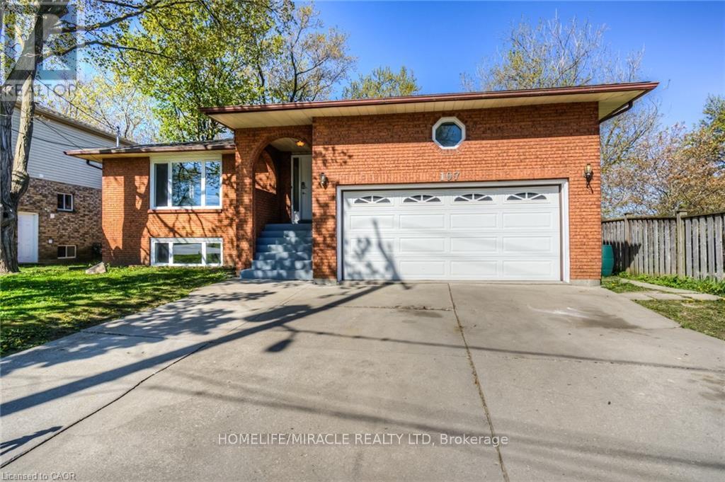 MLS® listing #28929034 for sale located at 107 PINNACLE DRIVE