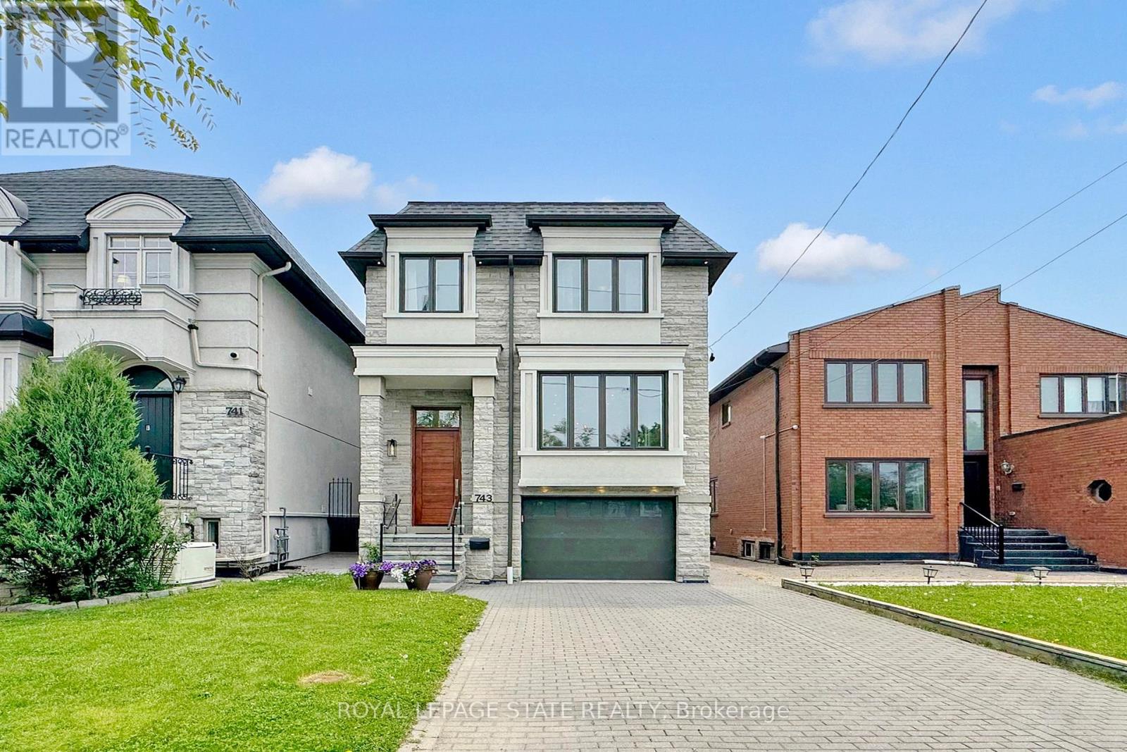 MLS® listing #28934133 for sale located at 743 GLENCAIRN AVENUE