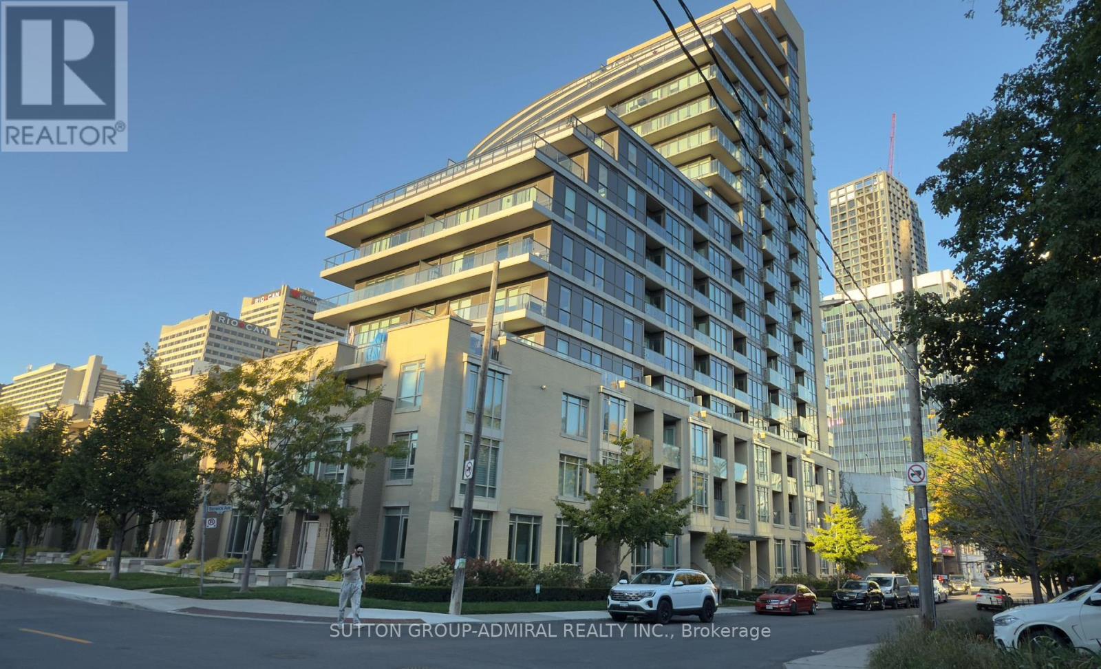 MLS® listing #28936601 for sale located at 412 - 60 BERWICK AVENUE