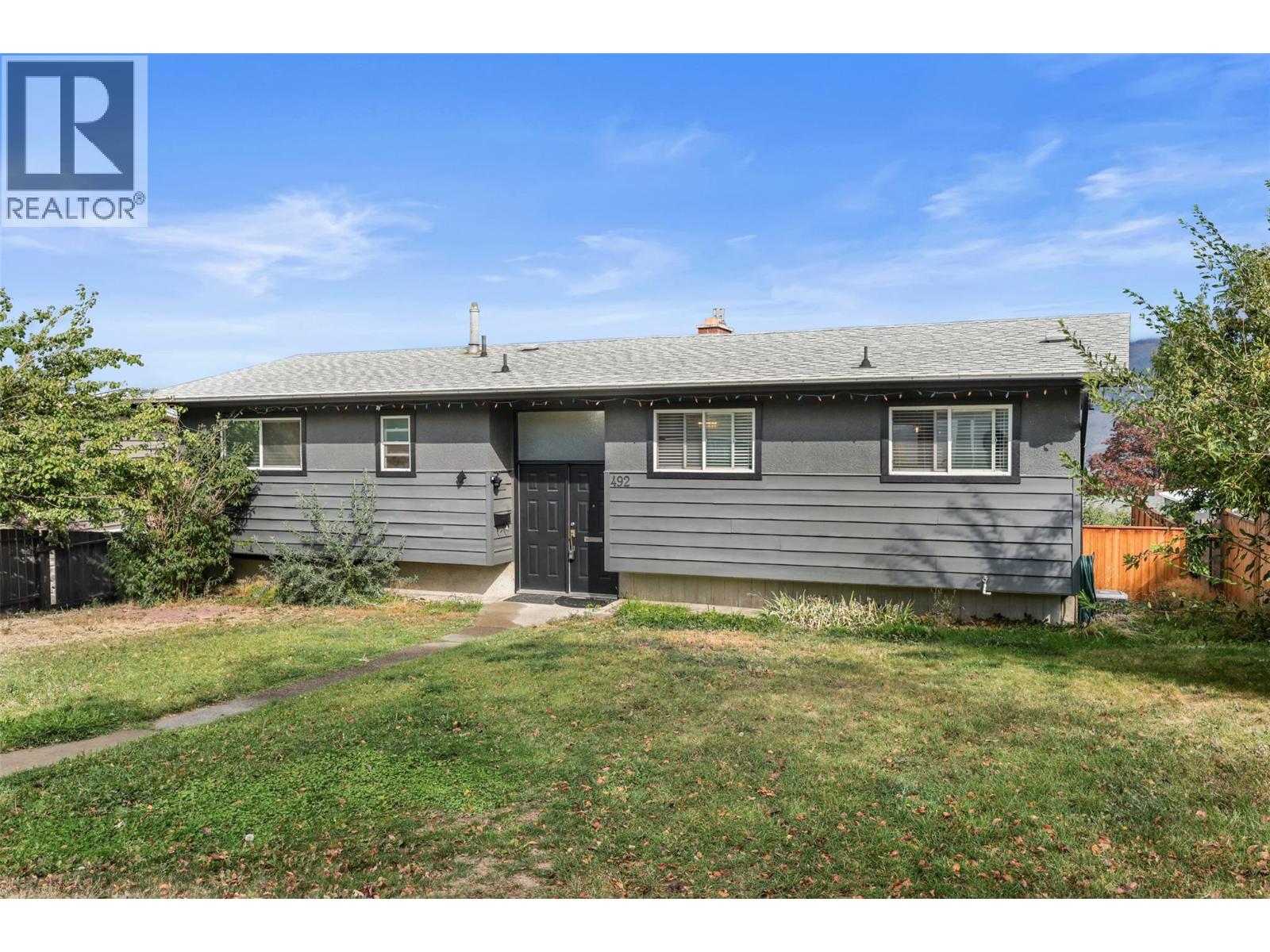 MLS® listing #28937404 for sale located at 492 GRANDVIEW Terrace