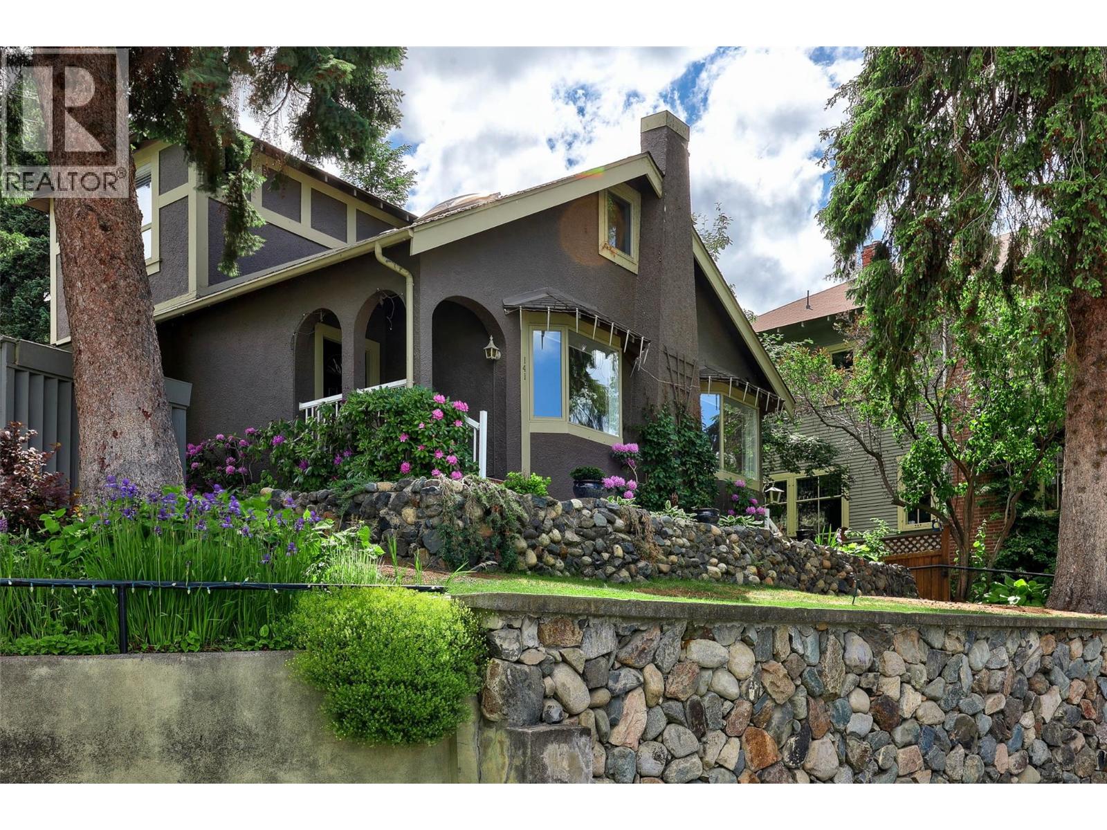 MLS® listing #28937794 for sale located at 141 Connaught Road