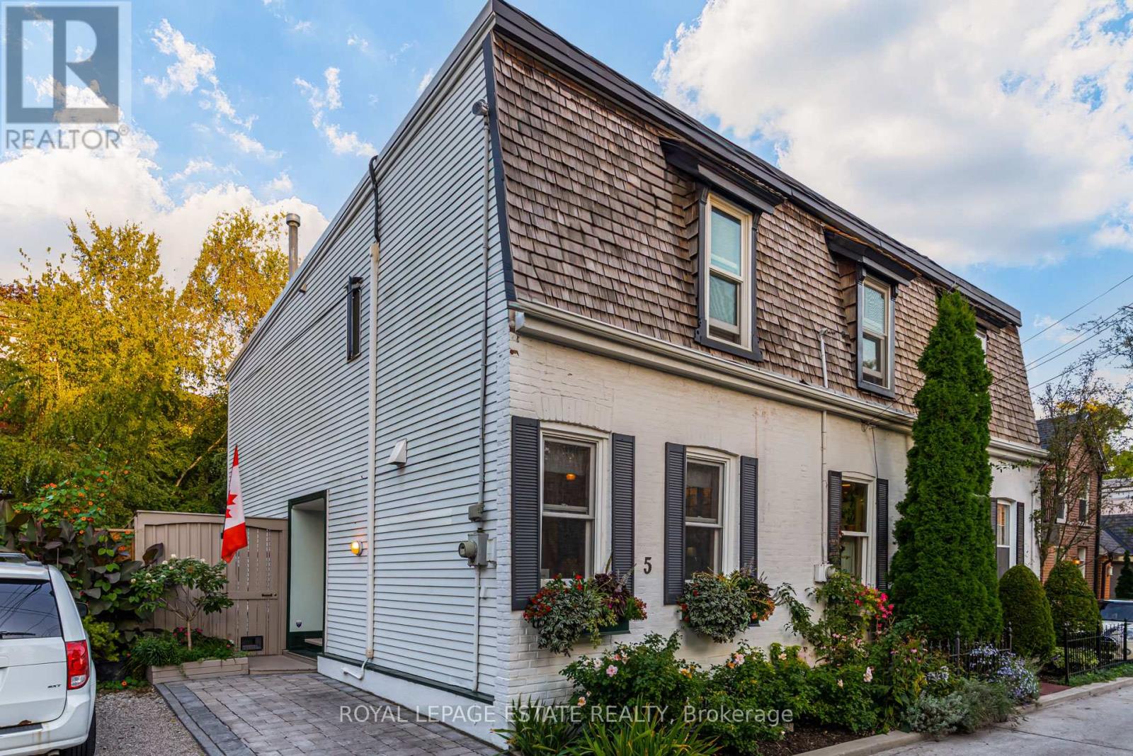 MLS® listing #28937863 for sale located at 5 WOODSTOCK PLACE