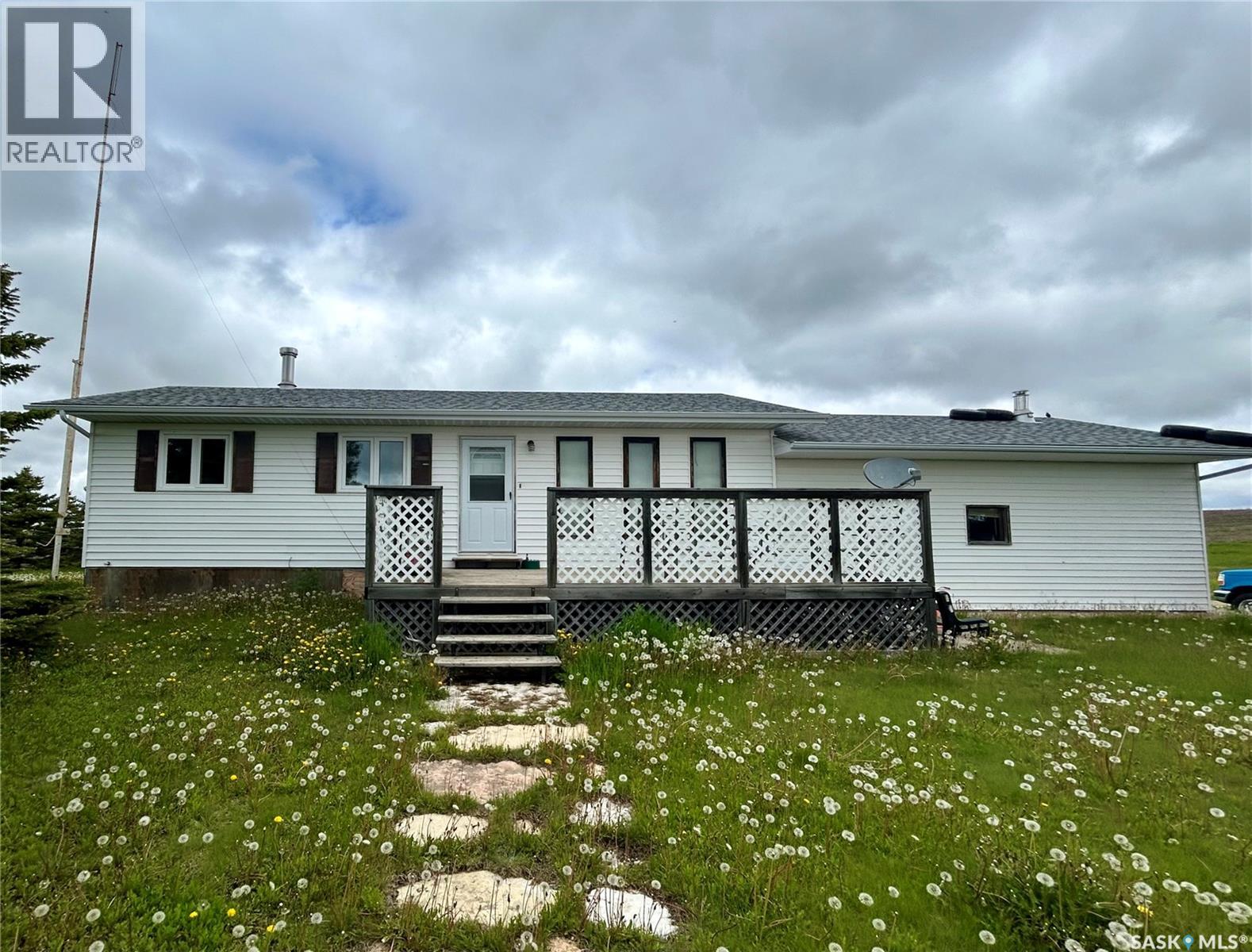 MLS® listing #28943536 for sale located at Saelhof Acreage