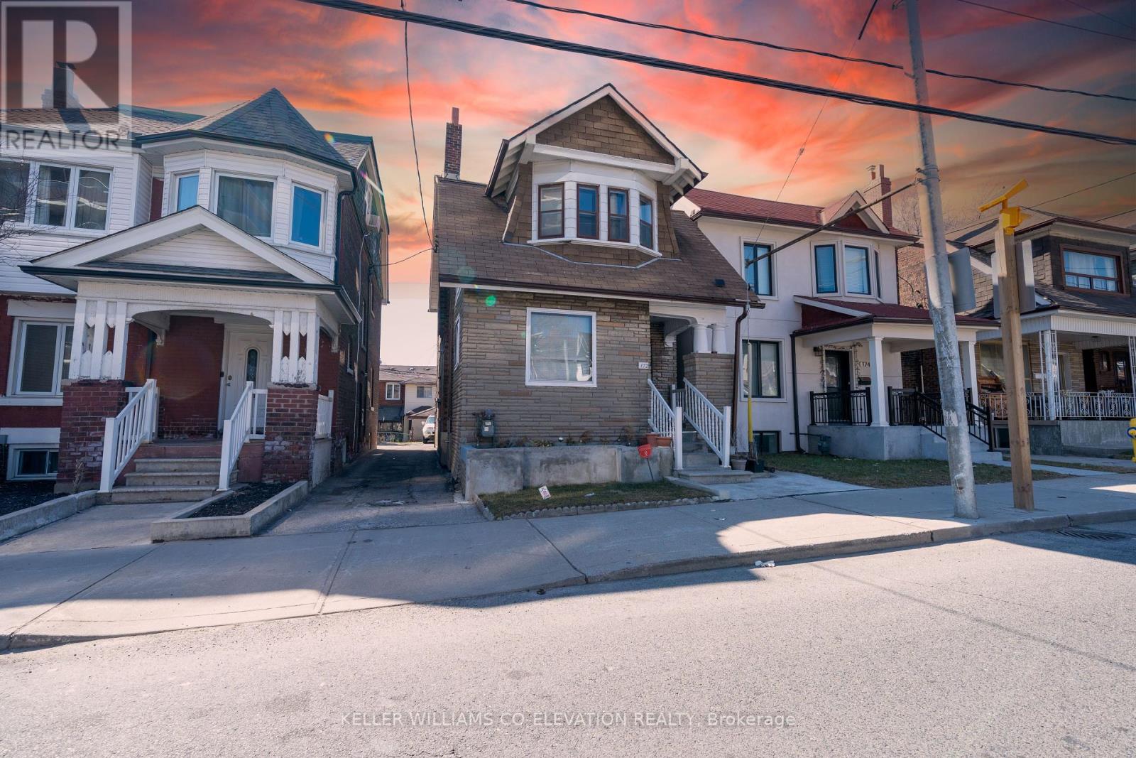 MLS® listing #28943743 for sale located at 172 OAKWOOD AVENUE