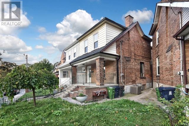 MLS® listing #28945672 for sale located at 300 MONTROSE AVENUE
