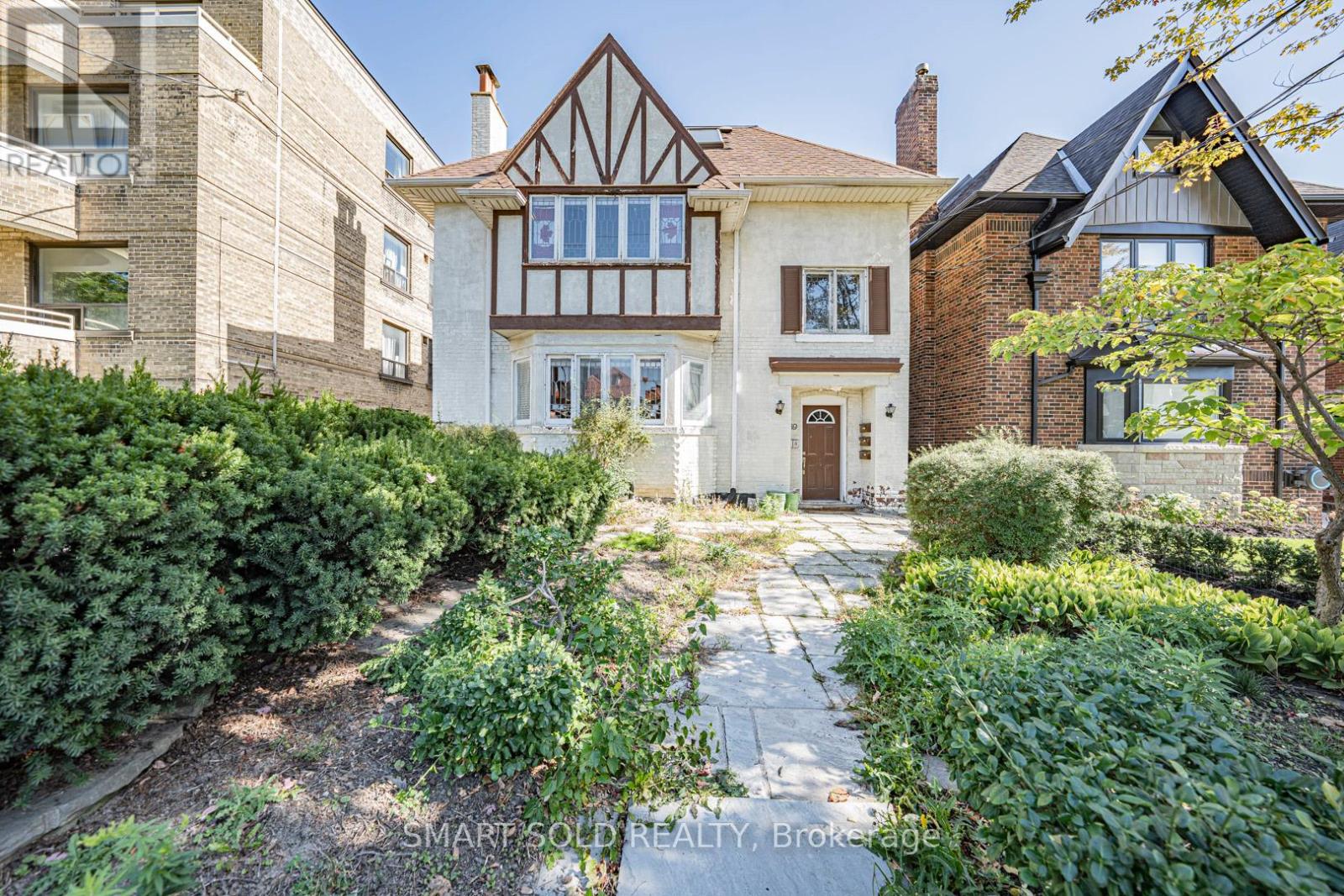 MLS® listing #28951719 for sale located at 889 AVENUE ROAD
