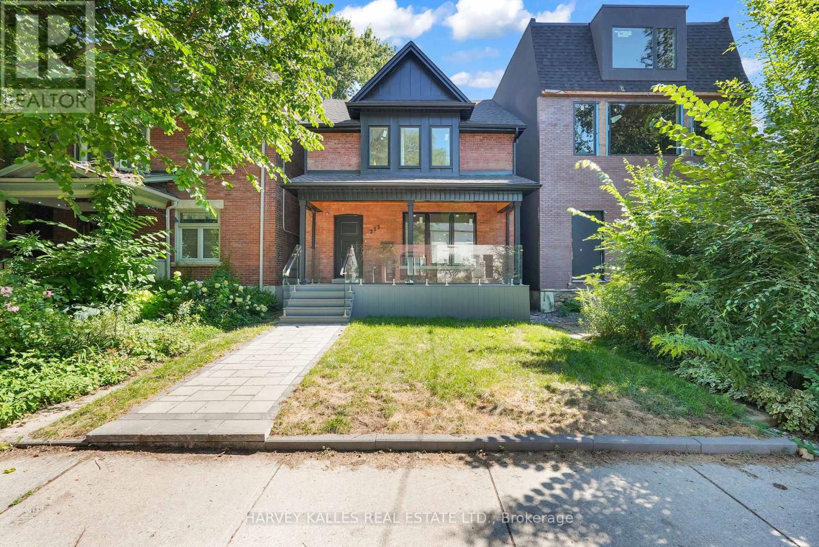 MLS® listing #28956702 for sale located at 253 ALBANY AVENUE