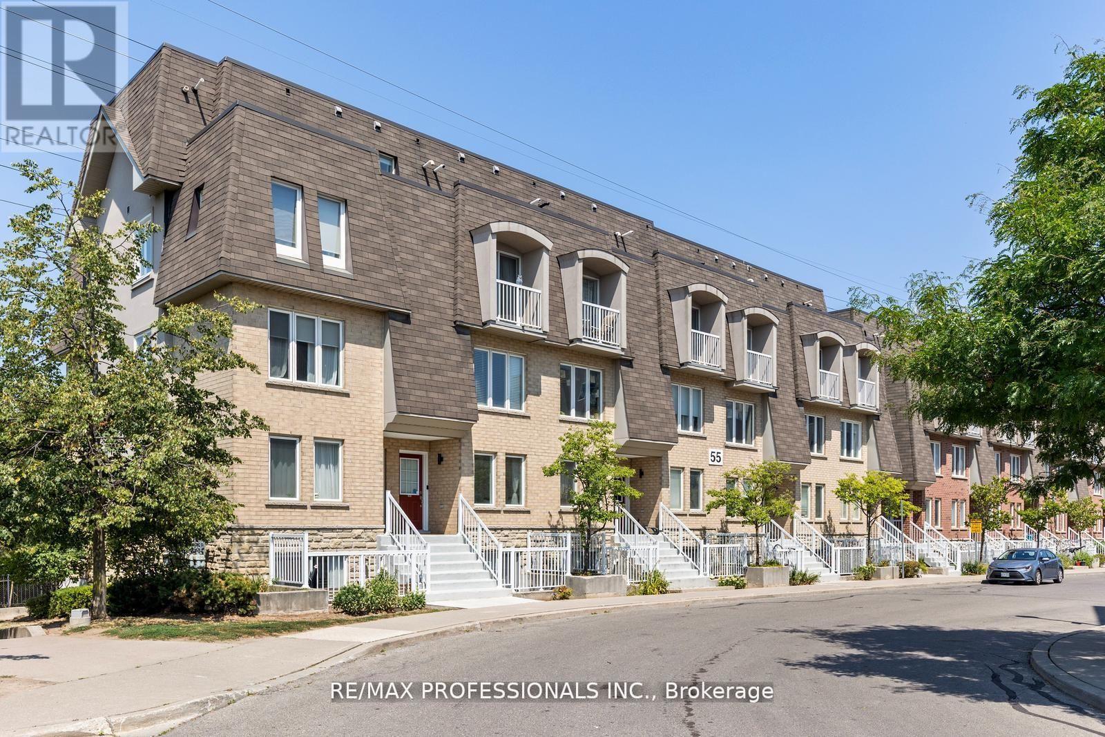 MLS® listing #28958052 for sale located at 70 - 55 TURNTABLE CRESCENT