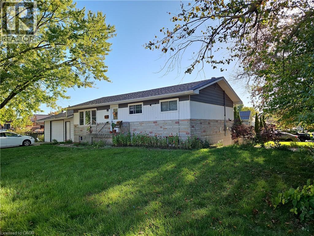 MLS® listing #28958882 for sale located at 11 PRINCE Street Unit# Lower