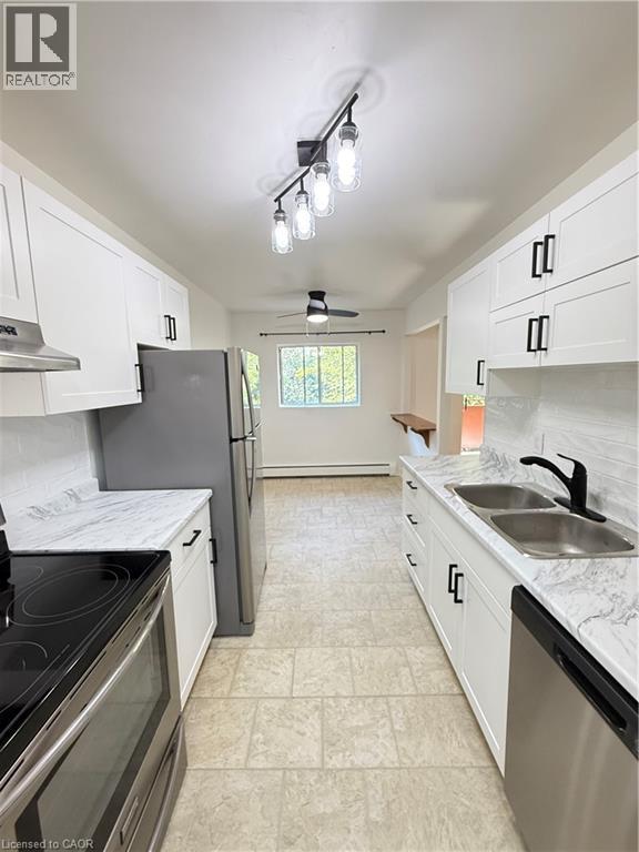 MLS® listing #28960017 for sale located at 475 PARKSIDE Drive Unit# 19