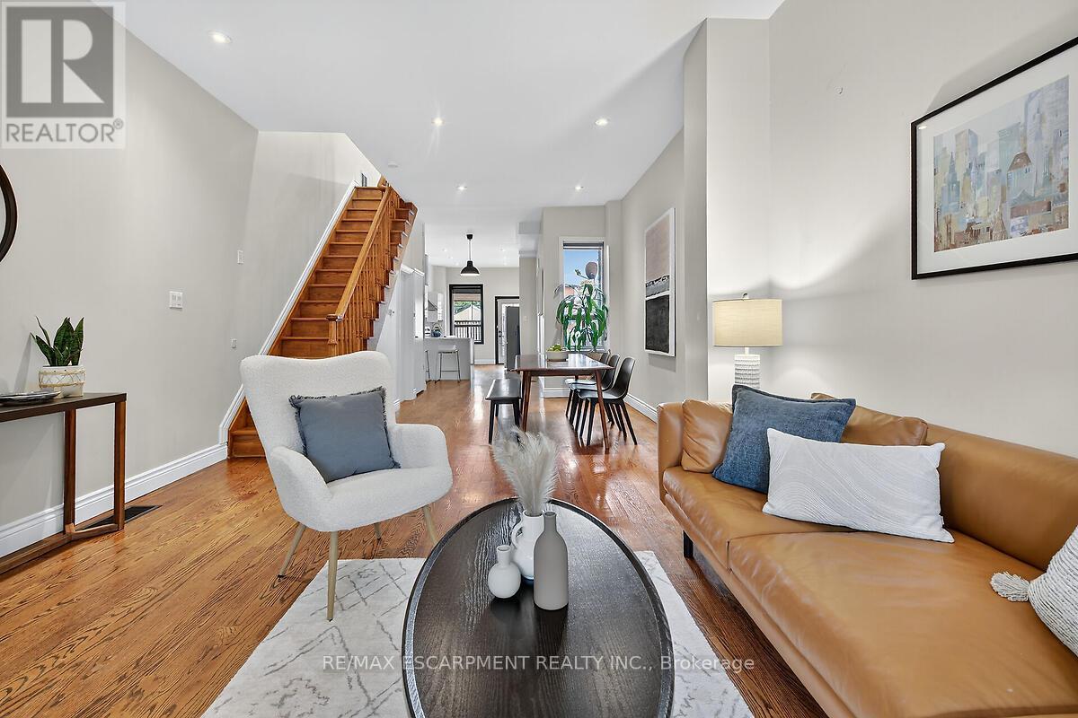 MLS® listing #28969662 for sale located at 690 DUFFERIN STREET