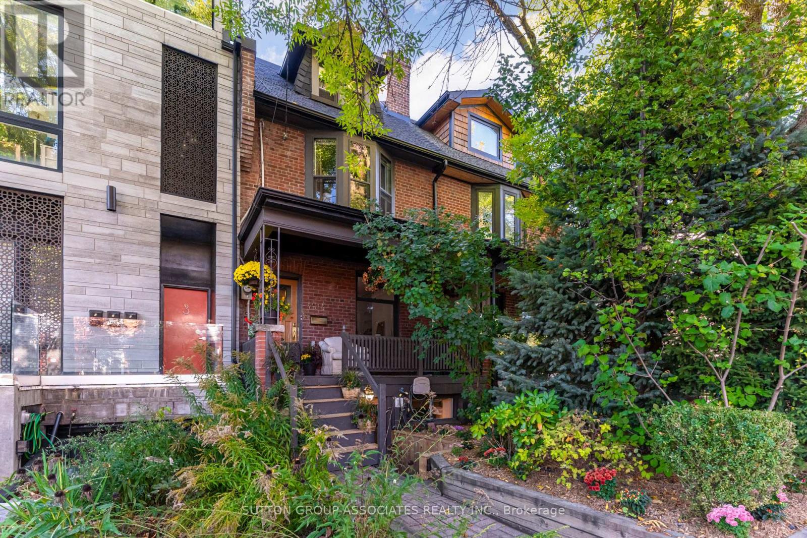 MLS® listing #28974074 for sale located at 224 LIPPINCOTT STREET