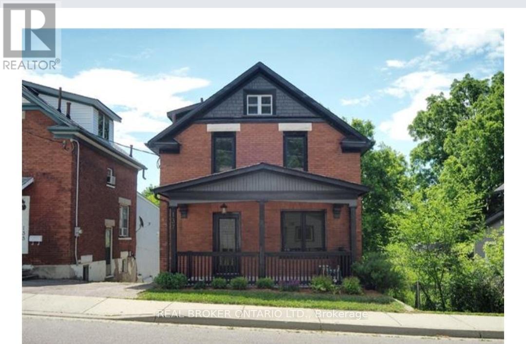 MLS® listing #28975304 for sale located at B - 137 MADISON AVENUE S