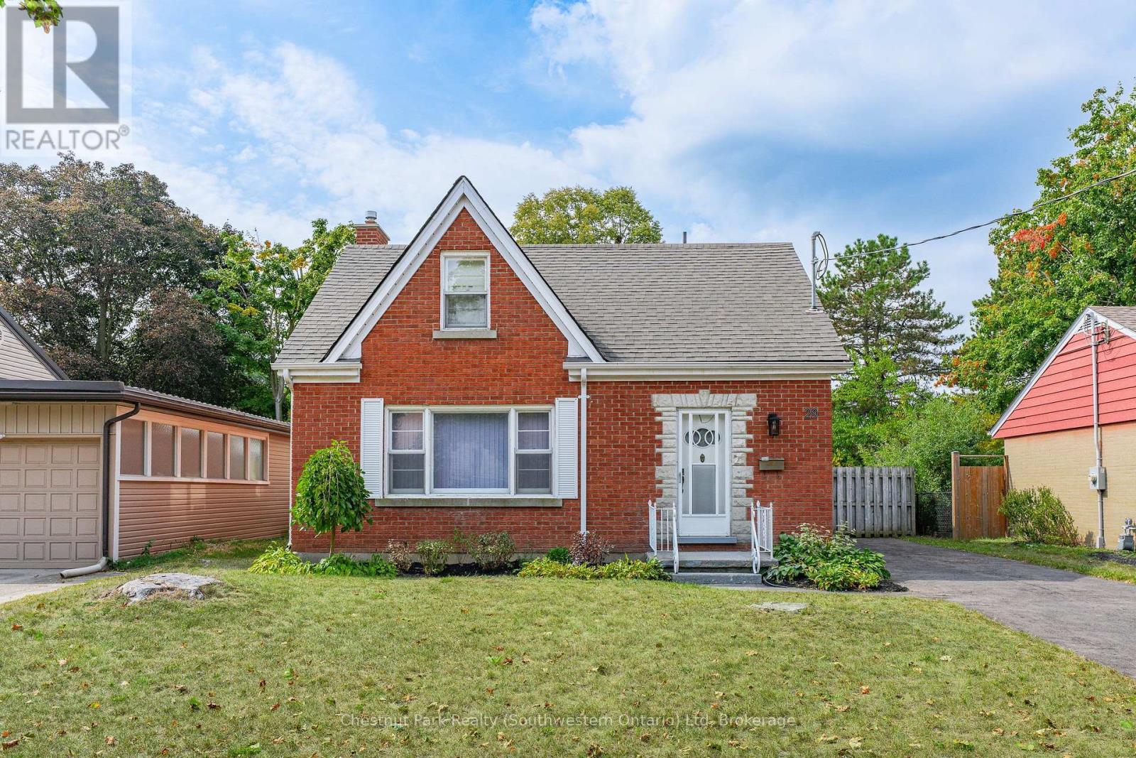 MLS® listing #28976370 for sale located at 29 RIDGEWOOD AVENUE