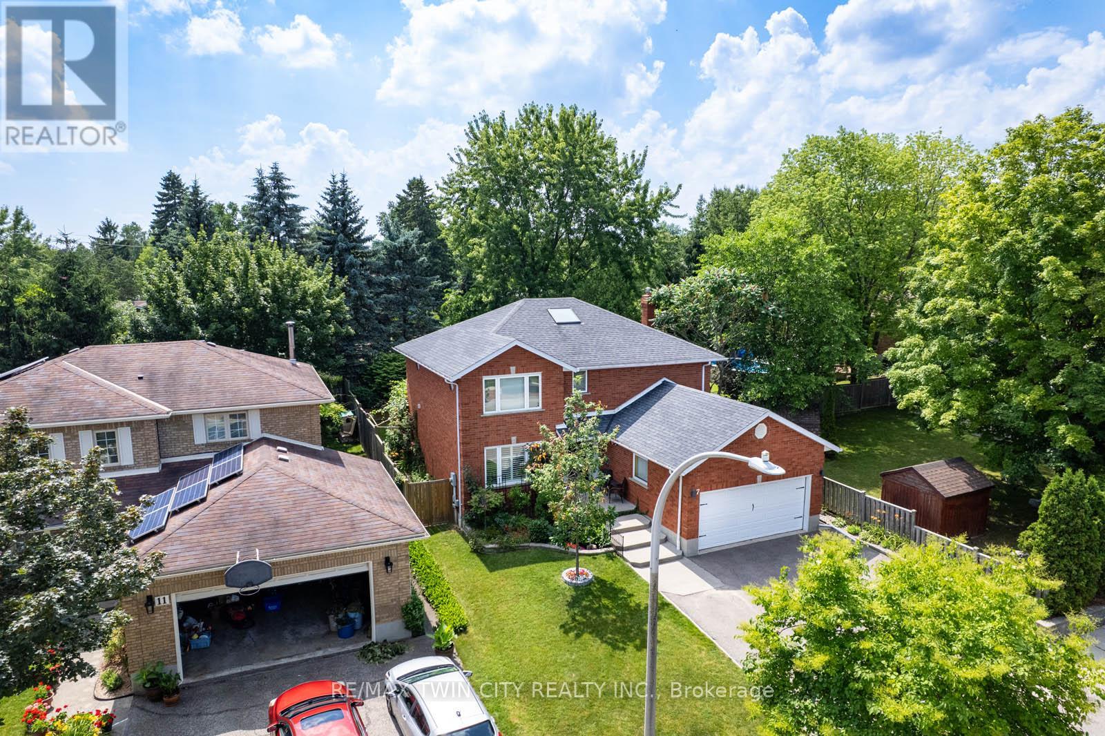 MLS® listing #28984693 for sale located at 7 CHANDOS DRIVE