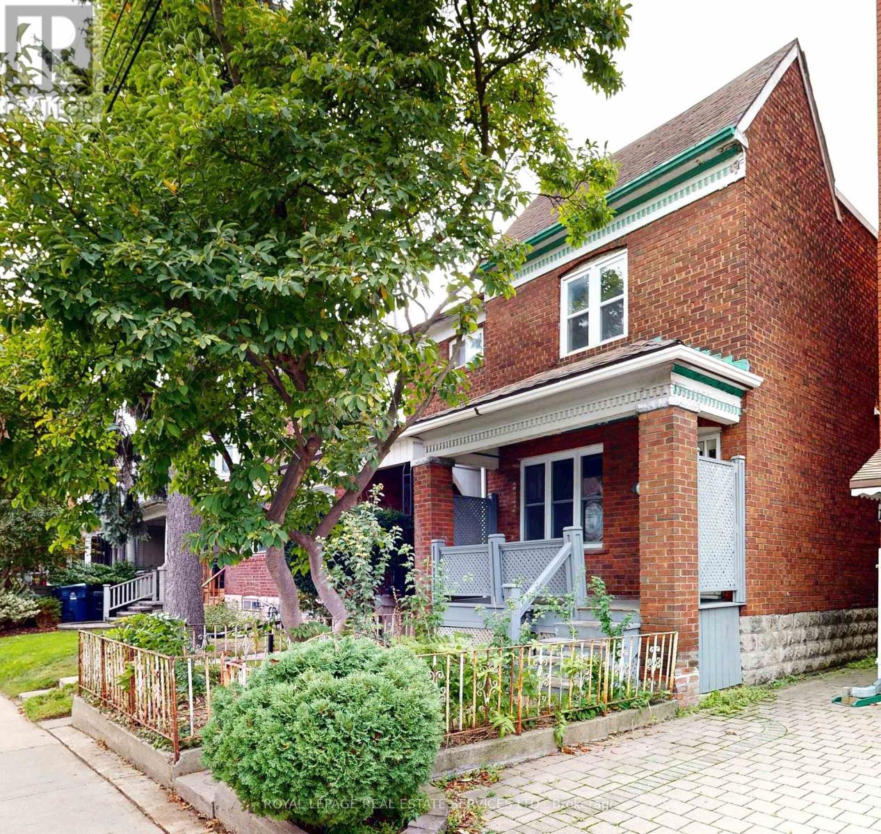 MLS® listing #28986972 for sale located at 196 MARKHAM STREET