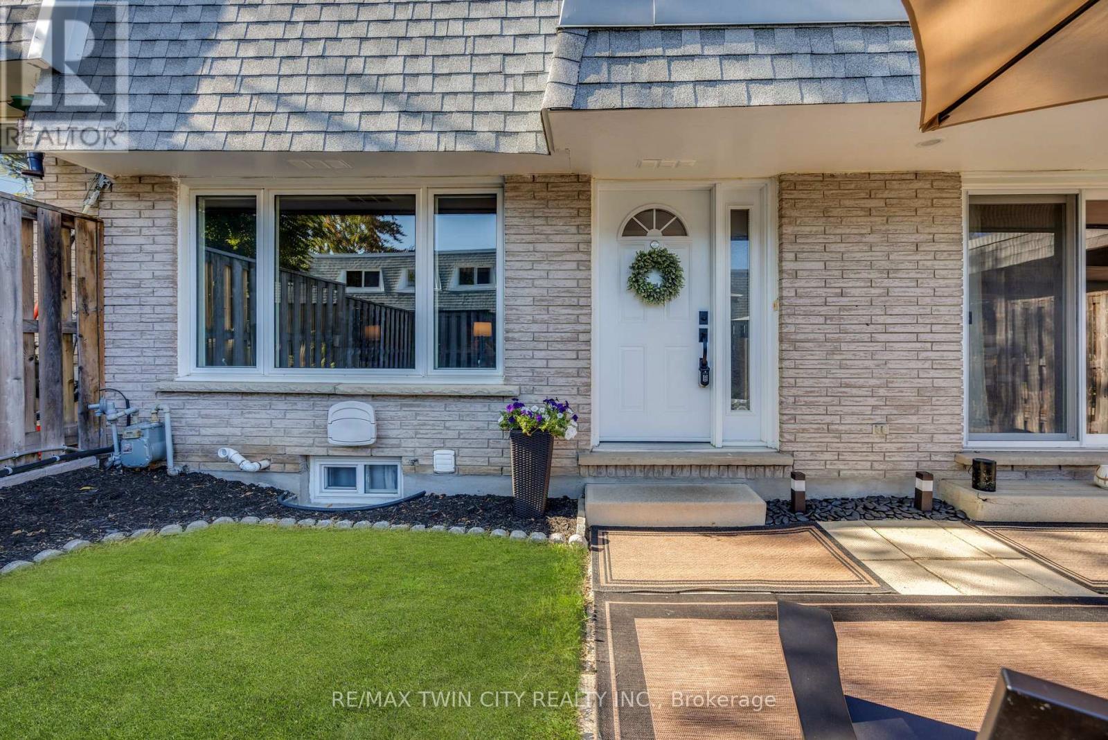 MLS® listing #28987121 for sale located at 54 - 14 WILLIAMSBURG ROAD
