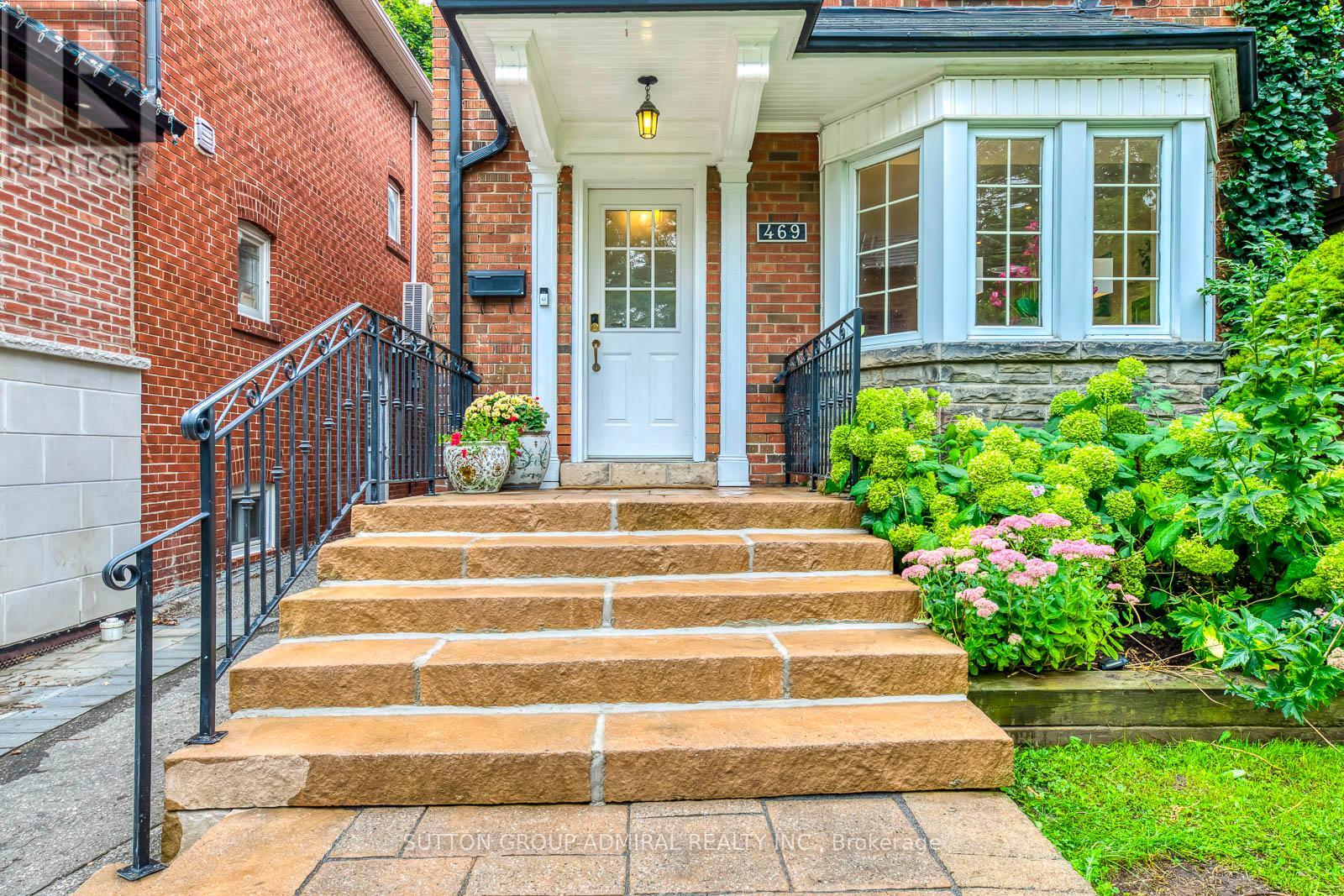 MLS® listing #28988762 for sale located at 469 ST CLEMENTS AVENUE