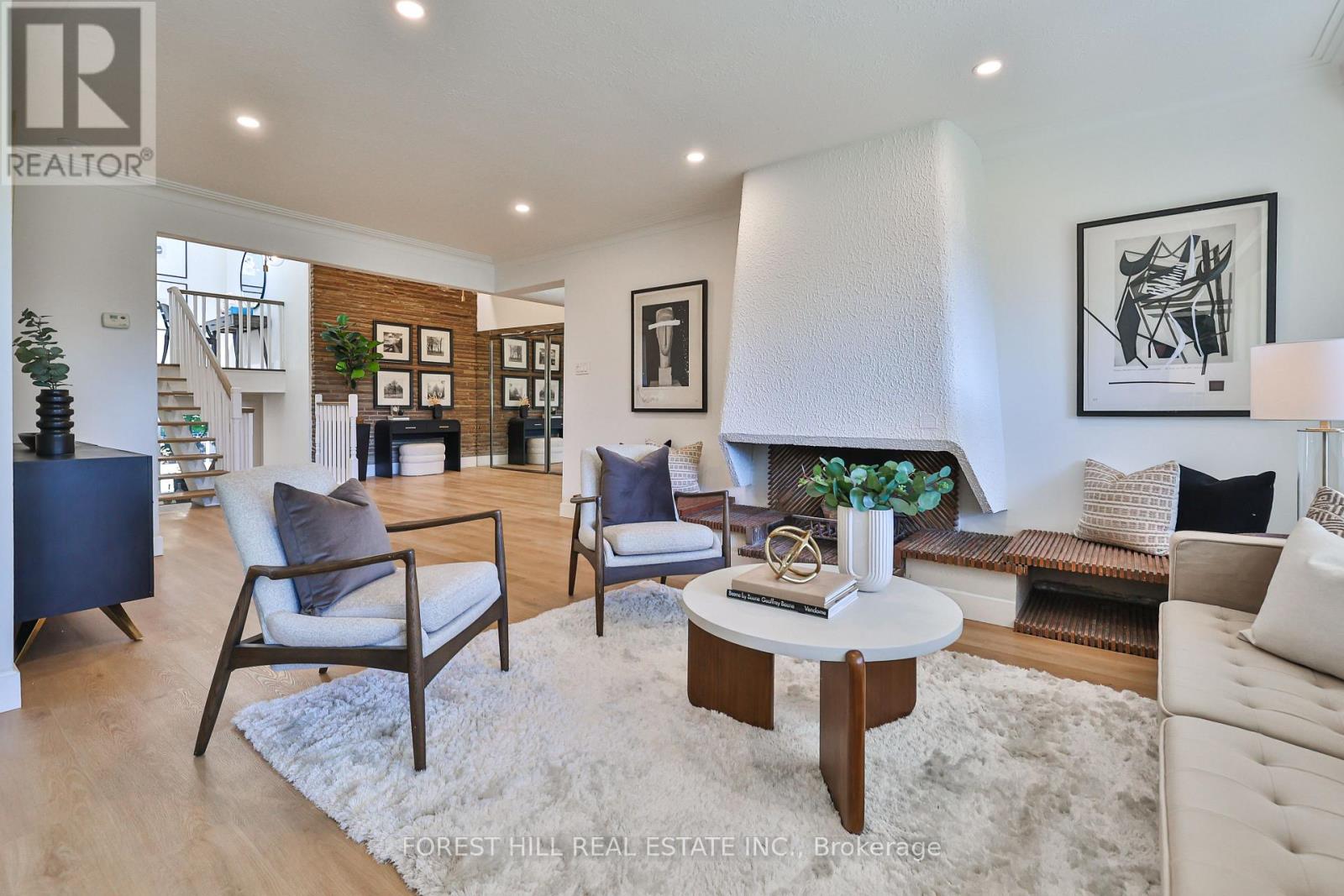 MLS® listing #28991246 for sale located at 50 EVANSTON DRIVE