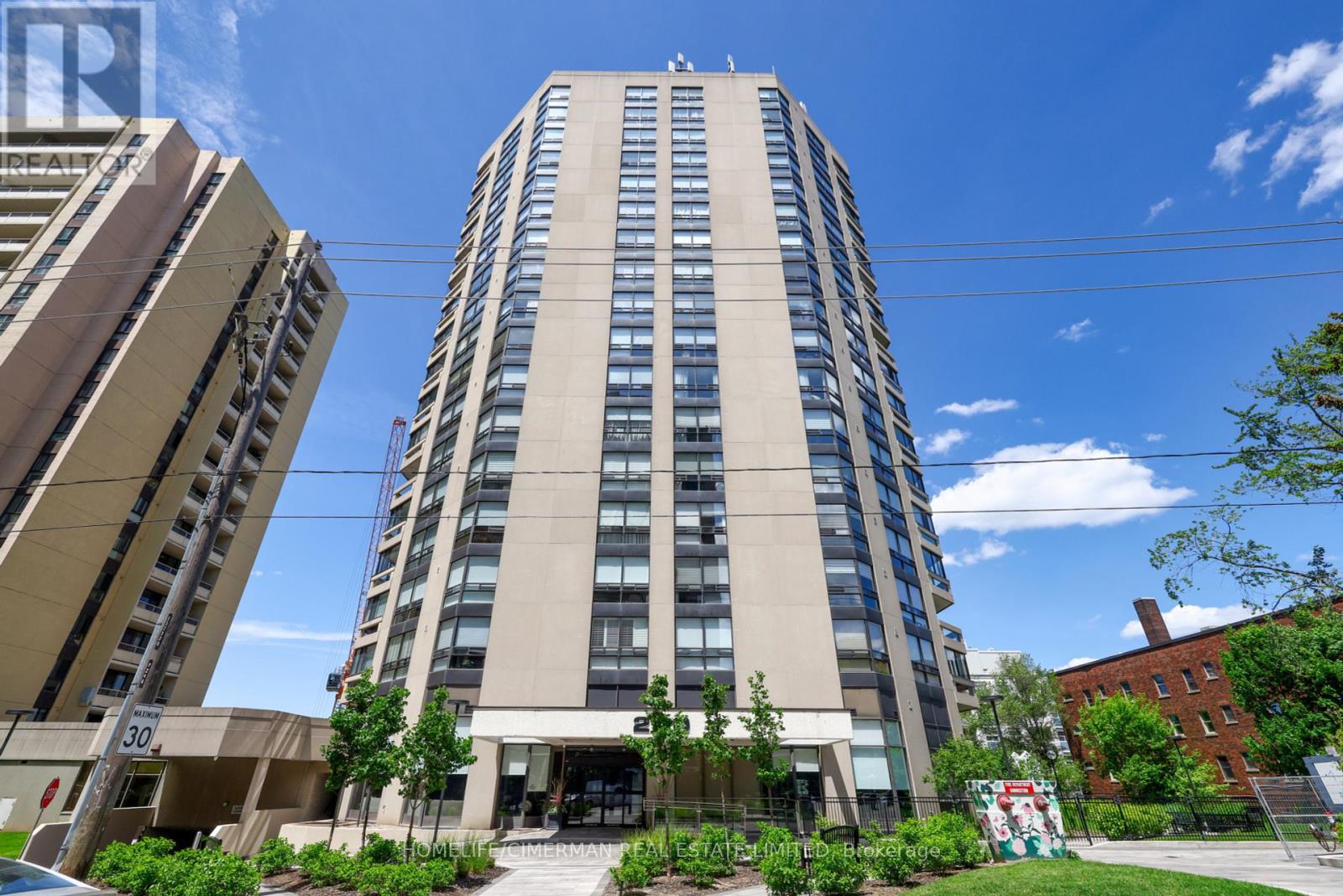 MLS® listing #28992551 for sale located at 1002 - 240 HEATH STREET W
