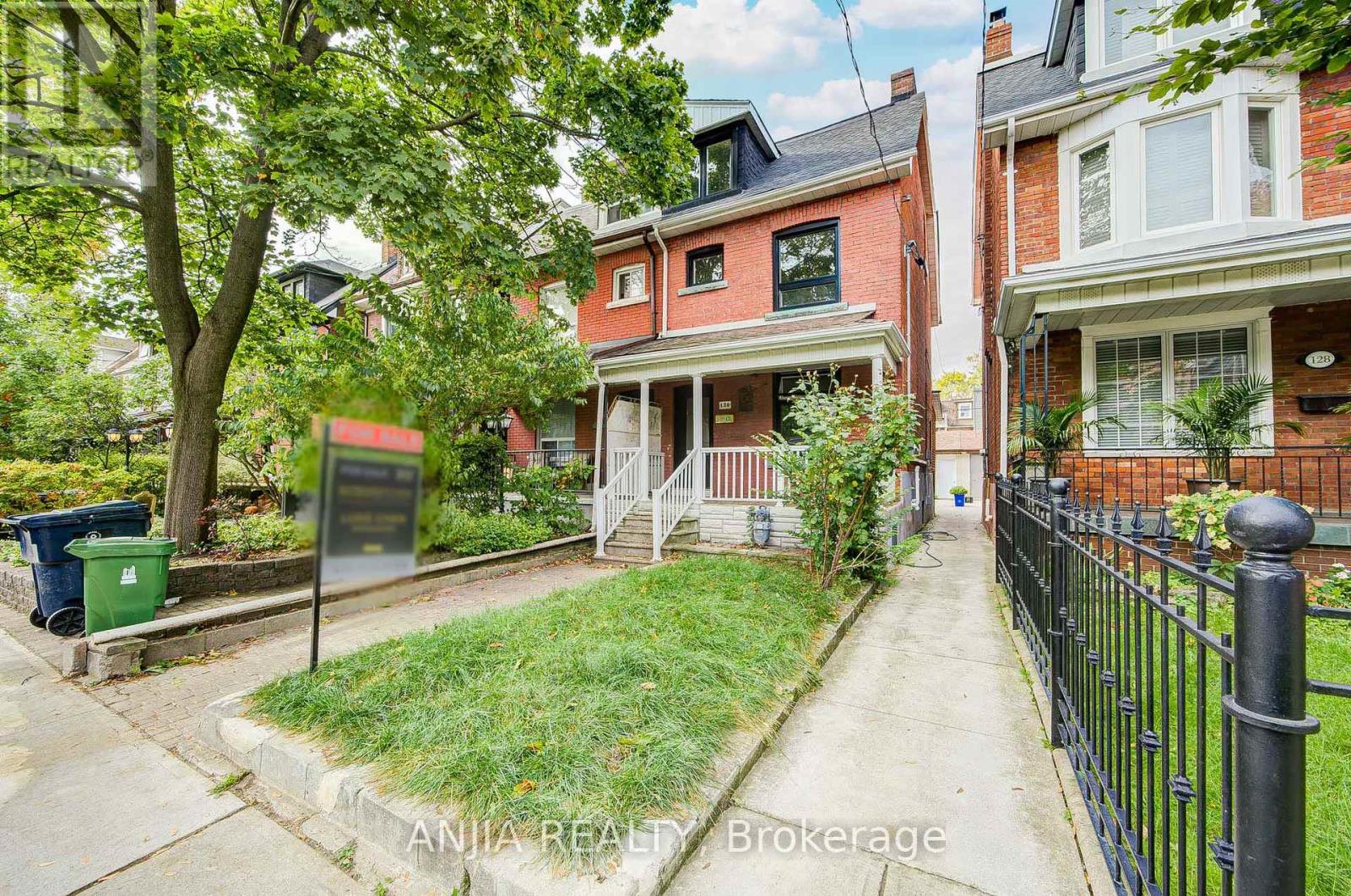 MLS® listing #28994941 for sale located at 126 GRACE STREET