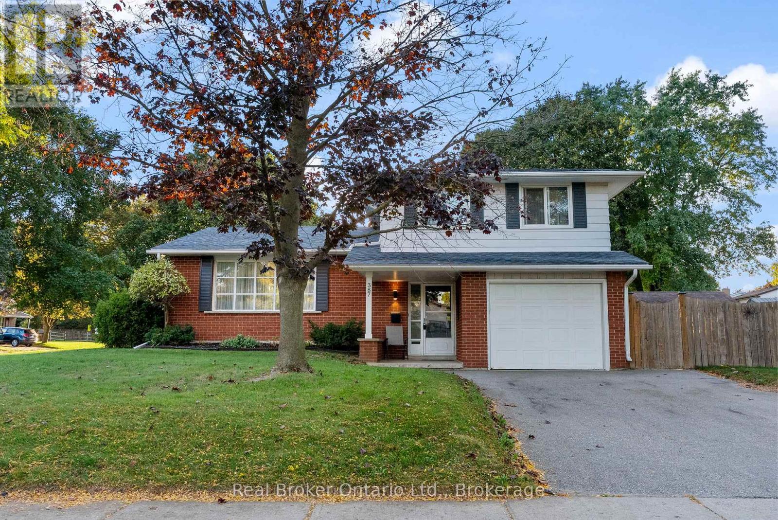 MLS® listing #28995023 for sale located at 387 LEE AVENUE