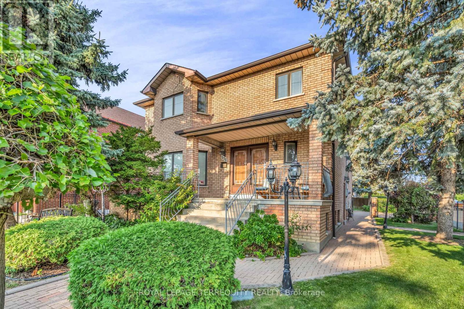 MLS® listing #28996735 for sale located at 531 LAUDER AVENUE