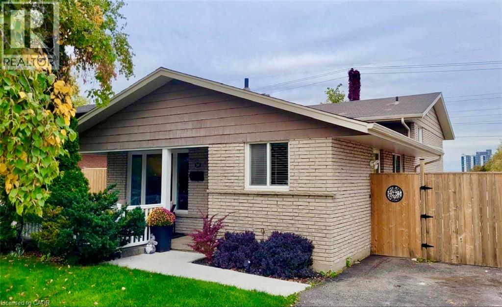 MLS® listing #28997535 for sale located at 34 DUNSMERE Court