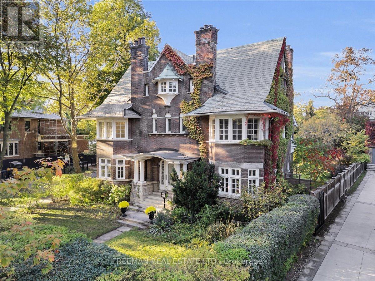 MLS® listing #28999359 for sale located at 74 CHESTNUT PARK ROAD