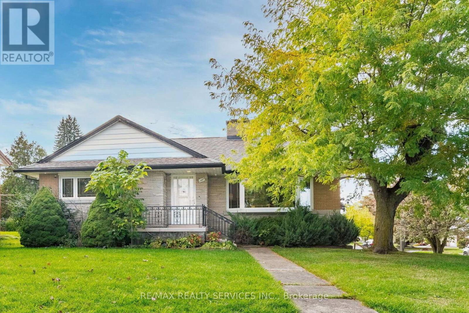 MLS® listing #29000334 for sale located at 107 WEBER STREET S