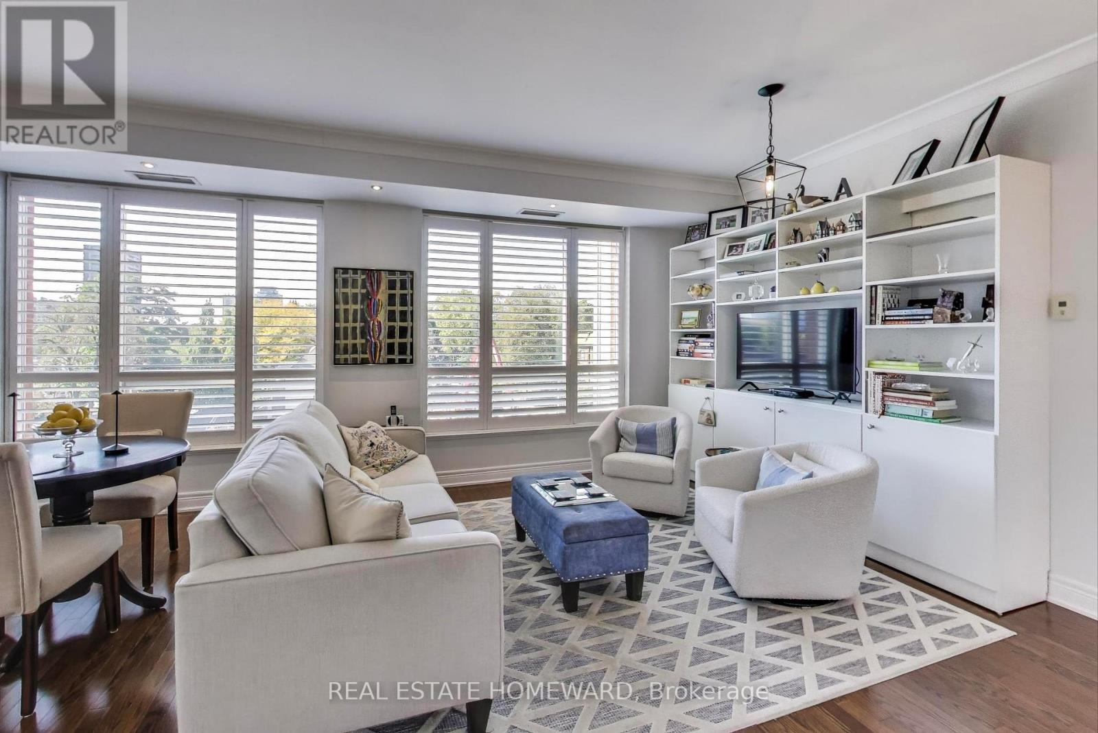 MLS® listing #29008833 for sale located at 403 - 2 ROXBOROUGH STREET E