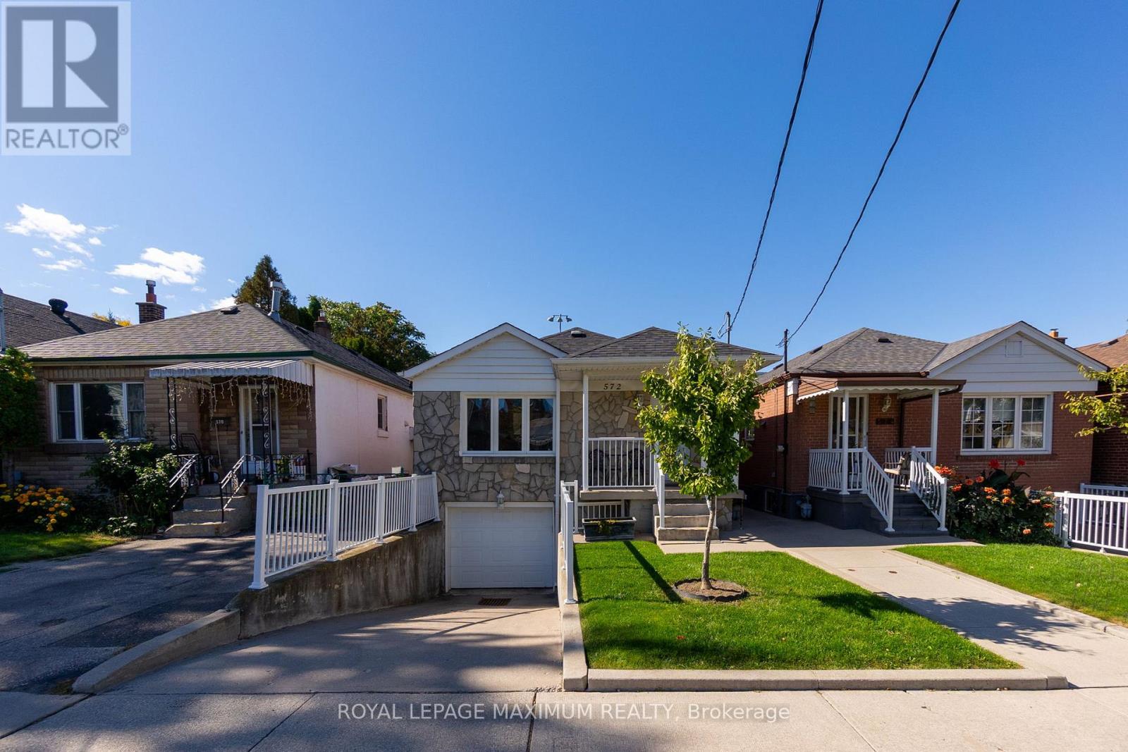 MLS® listing #29009194 for sale located at 572 NORTHCLIFFE BOULEVARD