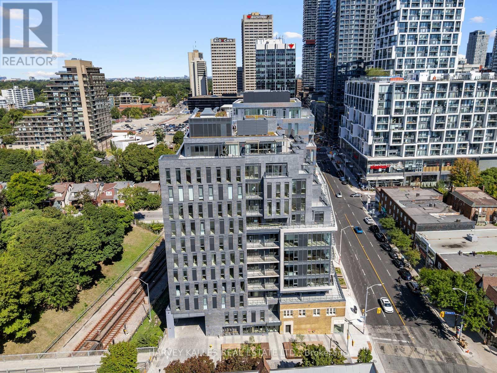 MLS® listing #29010891 for sale located at PH1 - 8 MANOR ROAD W