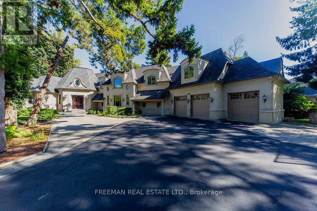 MLS® listing #29015999 for sale located at 481 COUNTRY CLUB CRESCENT