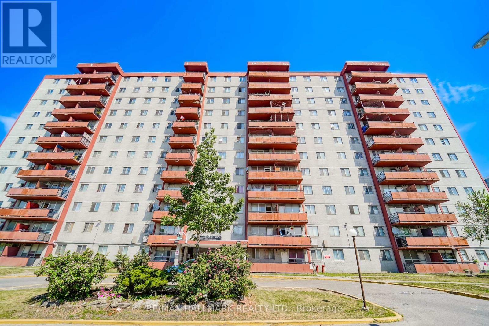 MLS® listing #29016308 for sale located at 411 - 50 LOTHERTON PATHWAY