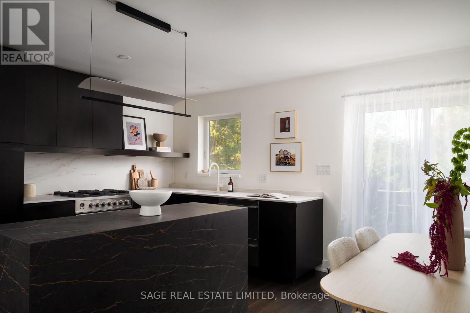 MLS® listing #29018738 for sale located at 276 OAKWOOD AVENUE