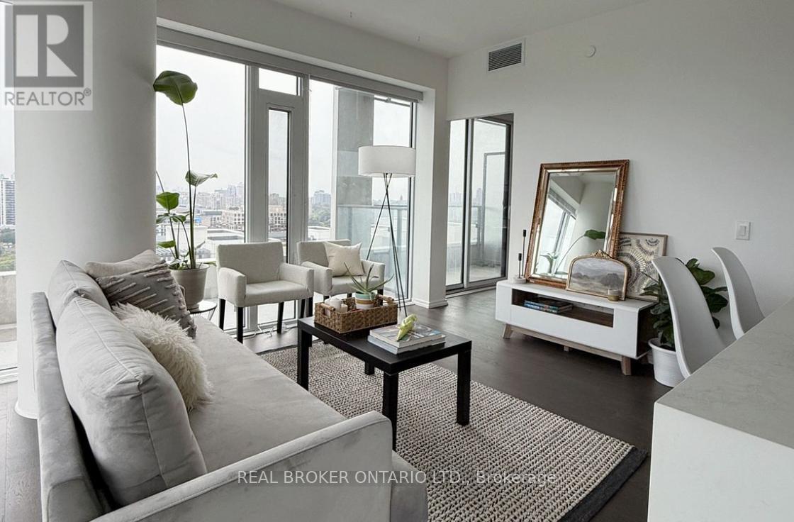 MLS® listing #29022369 for sale located at 2004 - 5 SOUDAN AVENUE