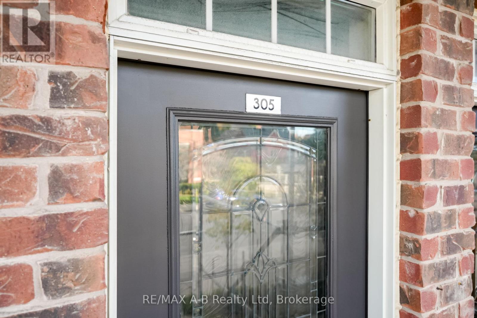 MLS® listing #29029788 for sale located at 305 - 555 KING STREET E