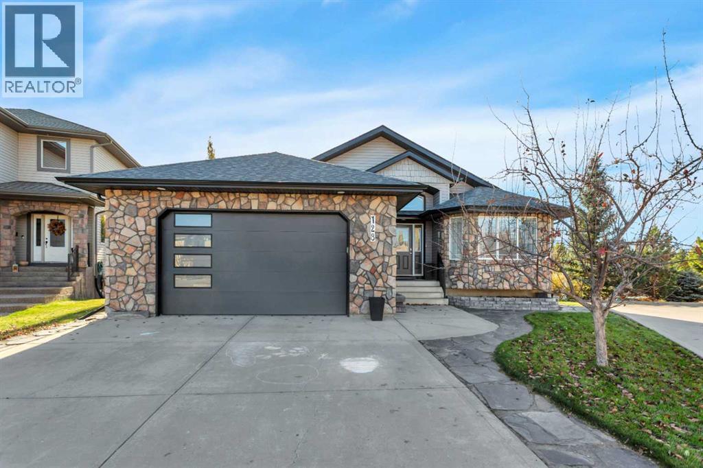 MLS® listing #29030726 for sale located at 128 Isbister Close