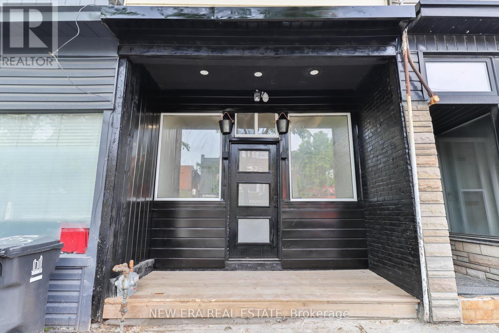 MLS® listing #29031202 for sale located at 990 DOVERCOURT ROAD