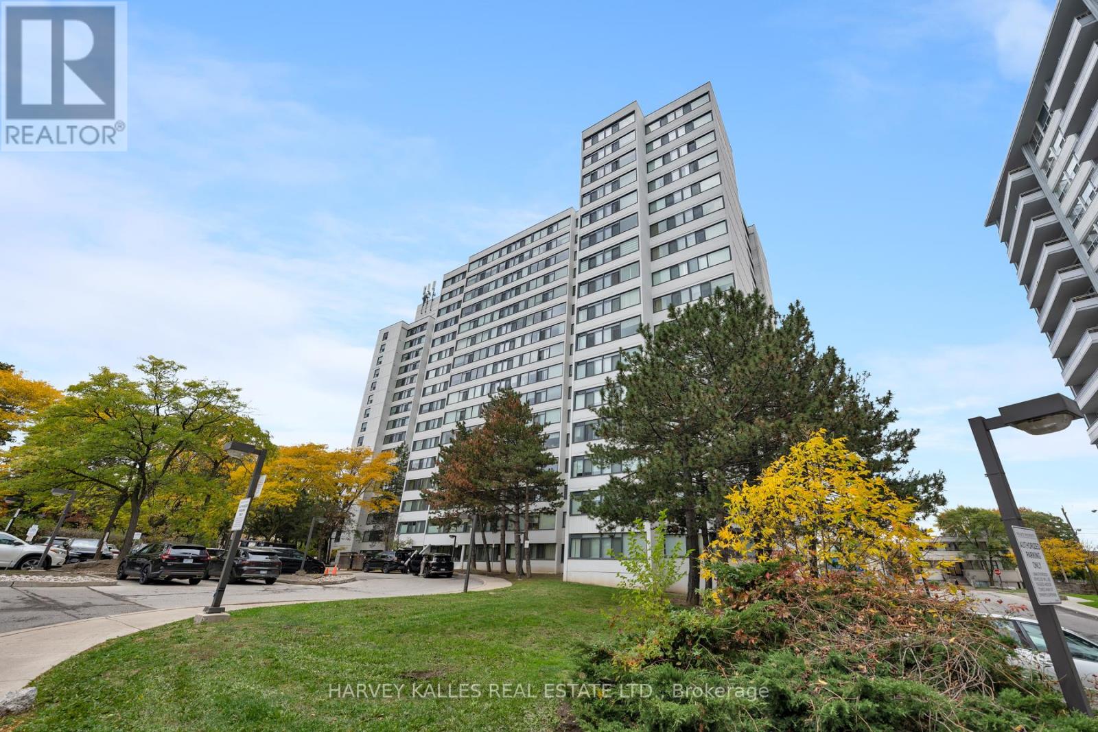 MLS® listing #29035399 for sale located at 1111 - 3000 BATHURST STREET