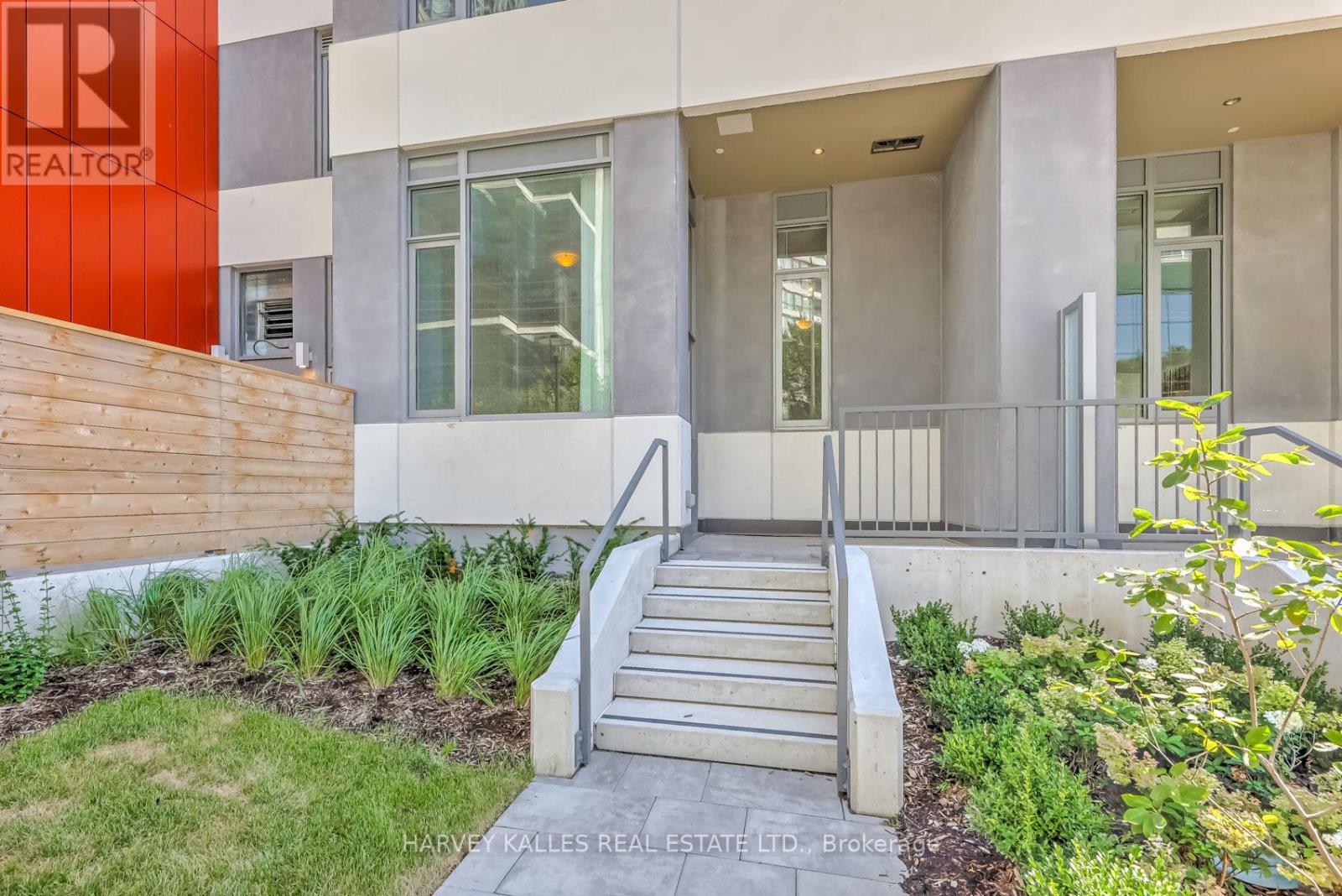 MLS® listing #29036171 for sale located at TH110 - 25 HOLLY STREET