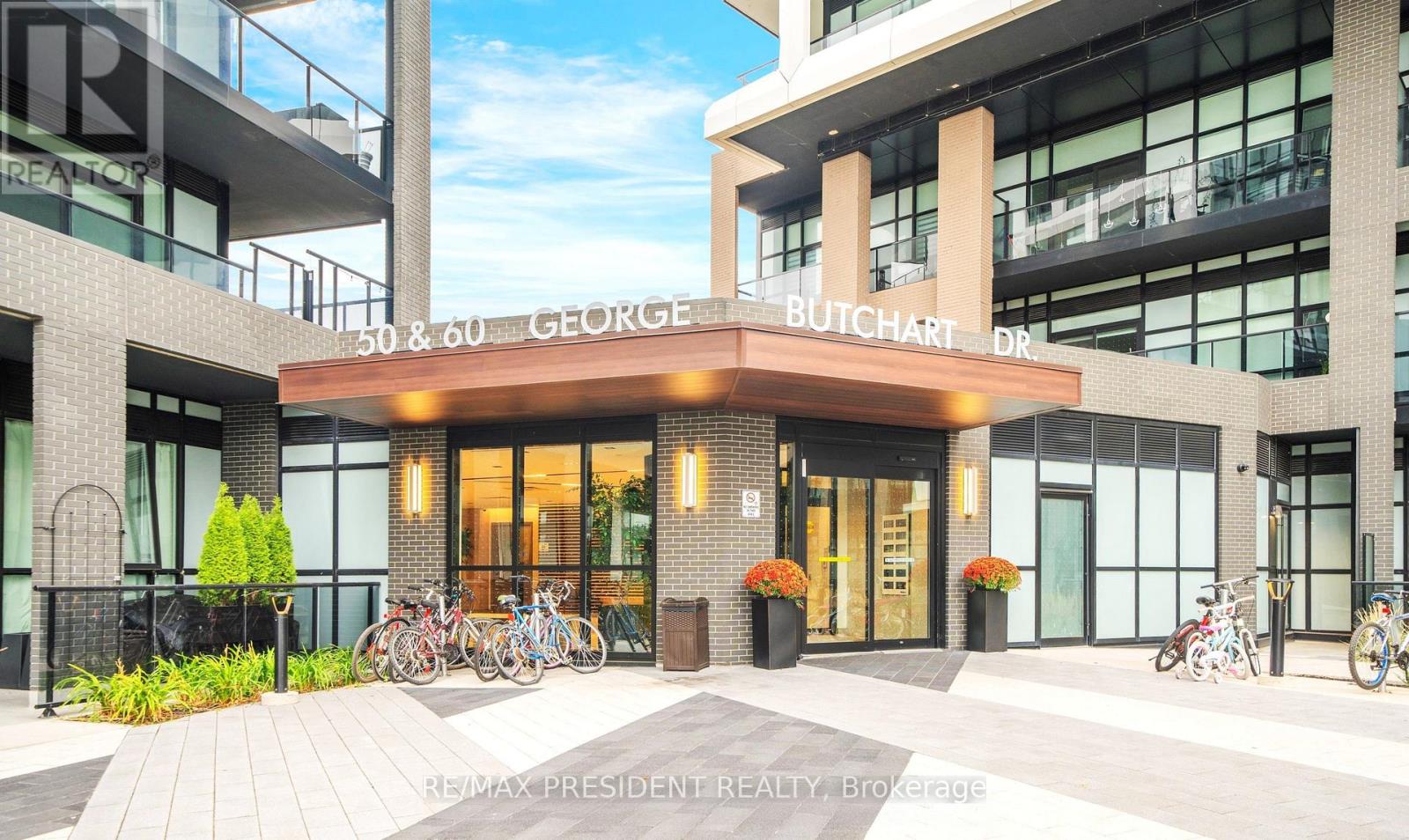 MLS® listing #29036561 for sale located at 112 - 60 GEORGE BUTCHART DRIVE