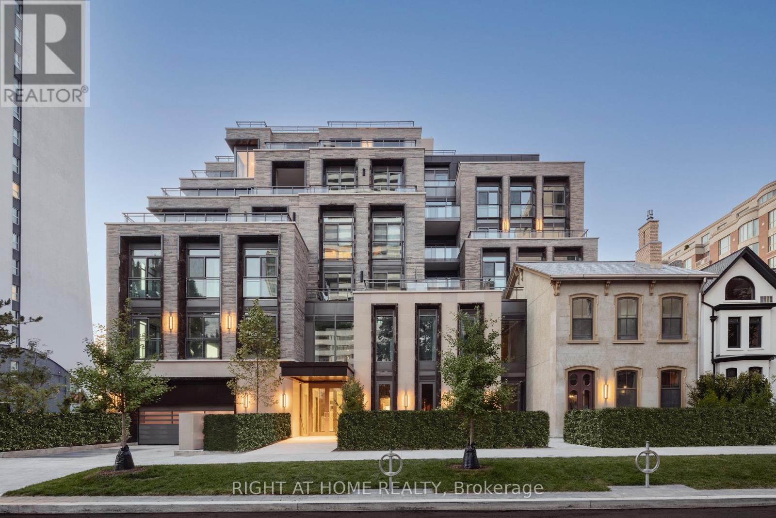 MLS® listing #29038699 for sale located at 404 - 10 PRINCE ARTHUR AVENUE