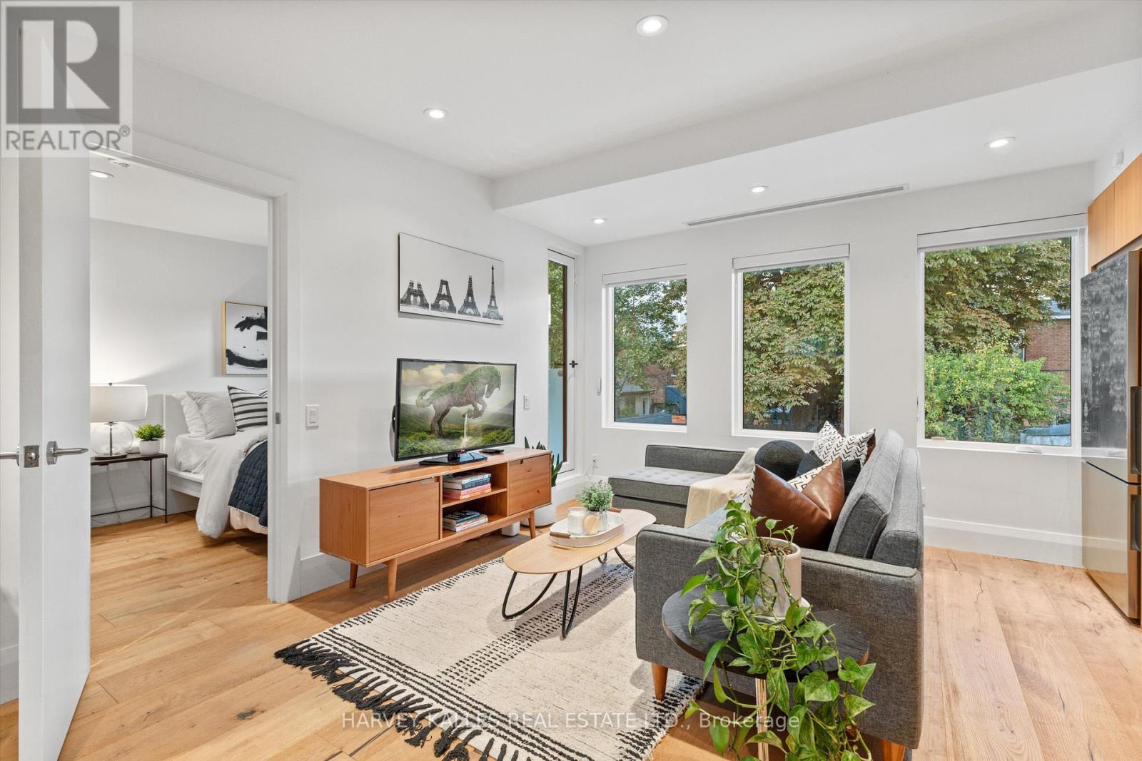 MLS® listing #29039637 for sale located at D - 786 OSSINGTON AVENUE