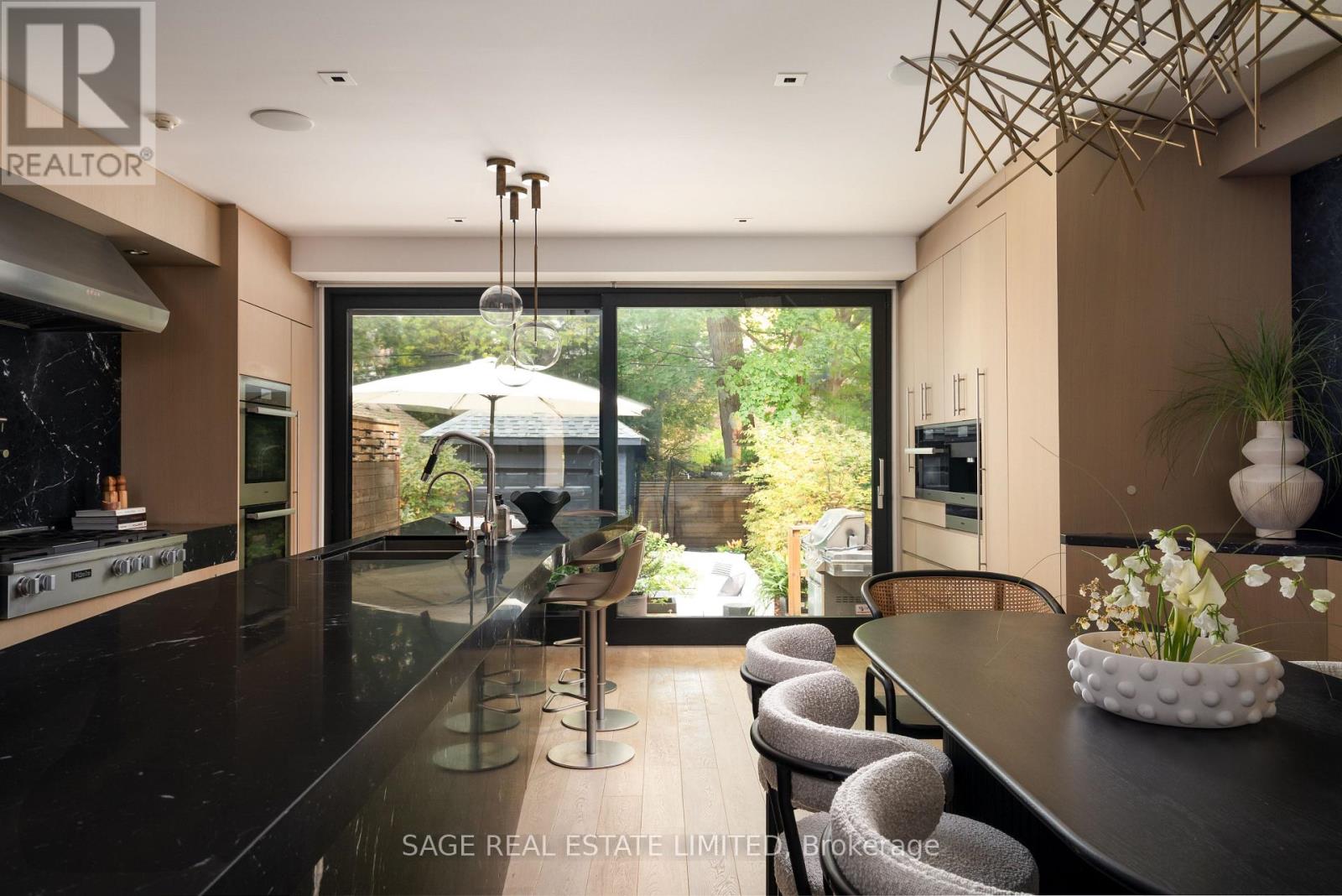 MLS® listing #29039714 for sale located at 109 HILTON AVENUE