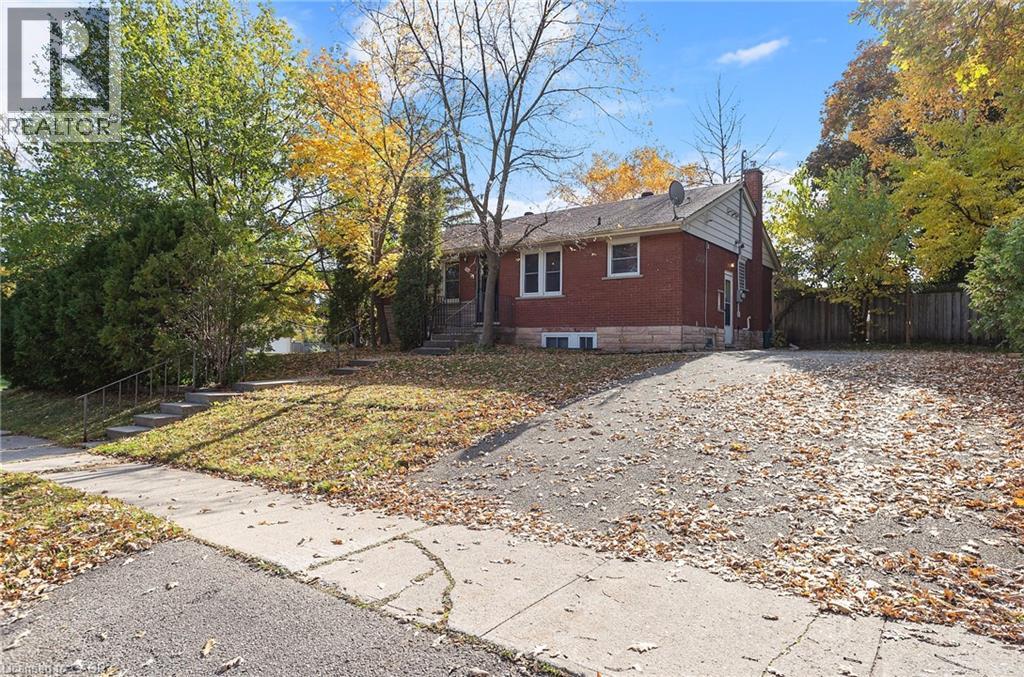 MLS® listing #29046948 for sale located at 154 ELGIN Crescent