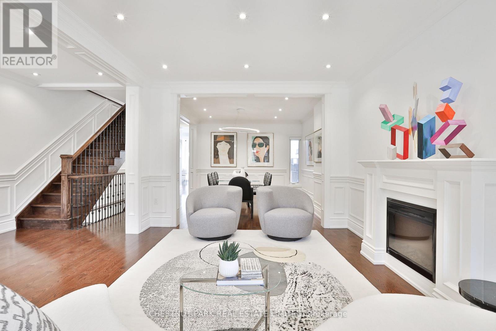 MLS® listing #29048380 for sale located at 215 MAJOR STREET