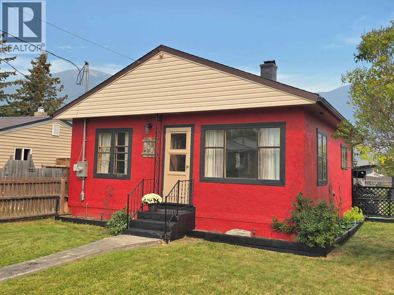 MLS® listing #29049321 for sale located at 968 4TH AVENUE