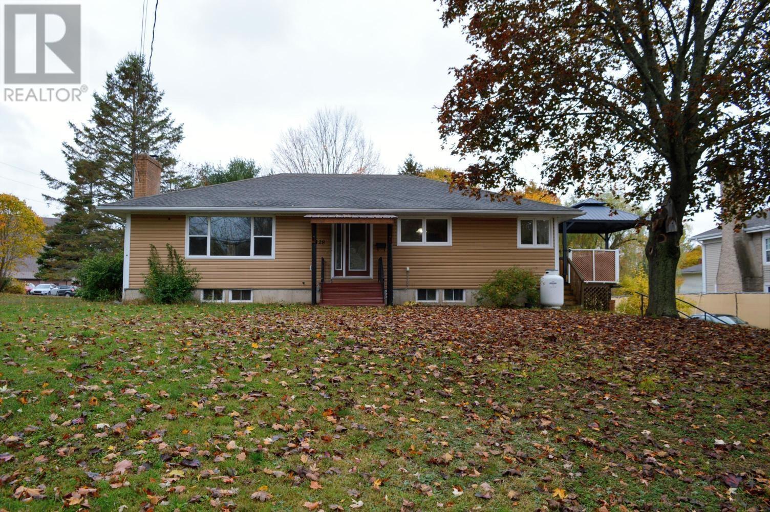 MLS® listing #29052643 for sale located at 128 Oakdene Avenue